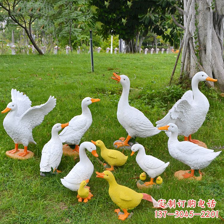 郑州玻璃钢仿真动物雕塑——漫步田园风情