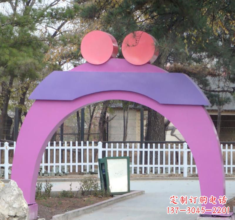 郑州不锈钢爱心拱门雕塑给城市艺术添彩