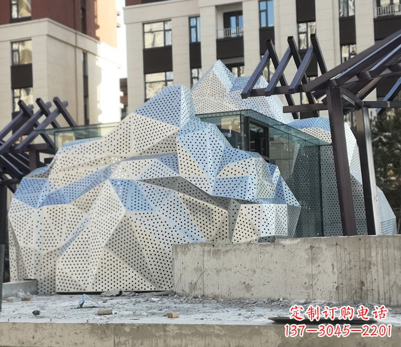 郑州不锈钢假山雕塑给空间带来更多活力