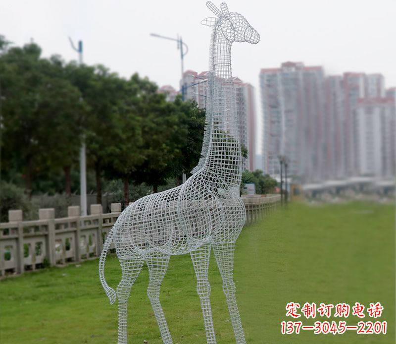 郑州不锈钢城市的长颈鹿雕塑