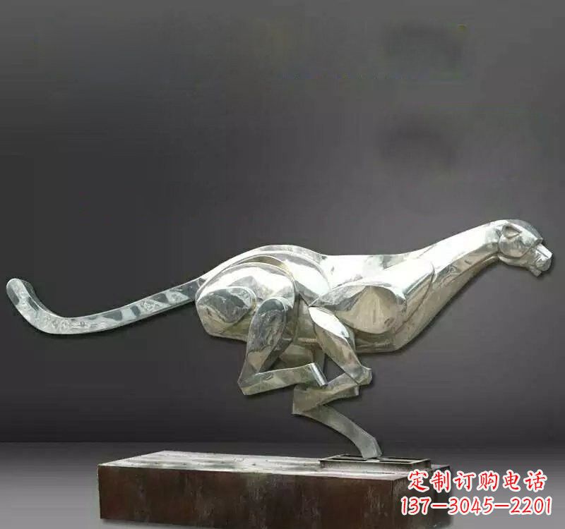 郑州不锈钢豹子雕塑一种精美的雕塑艺术