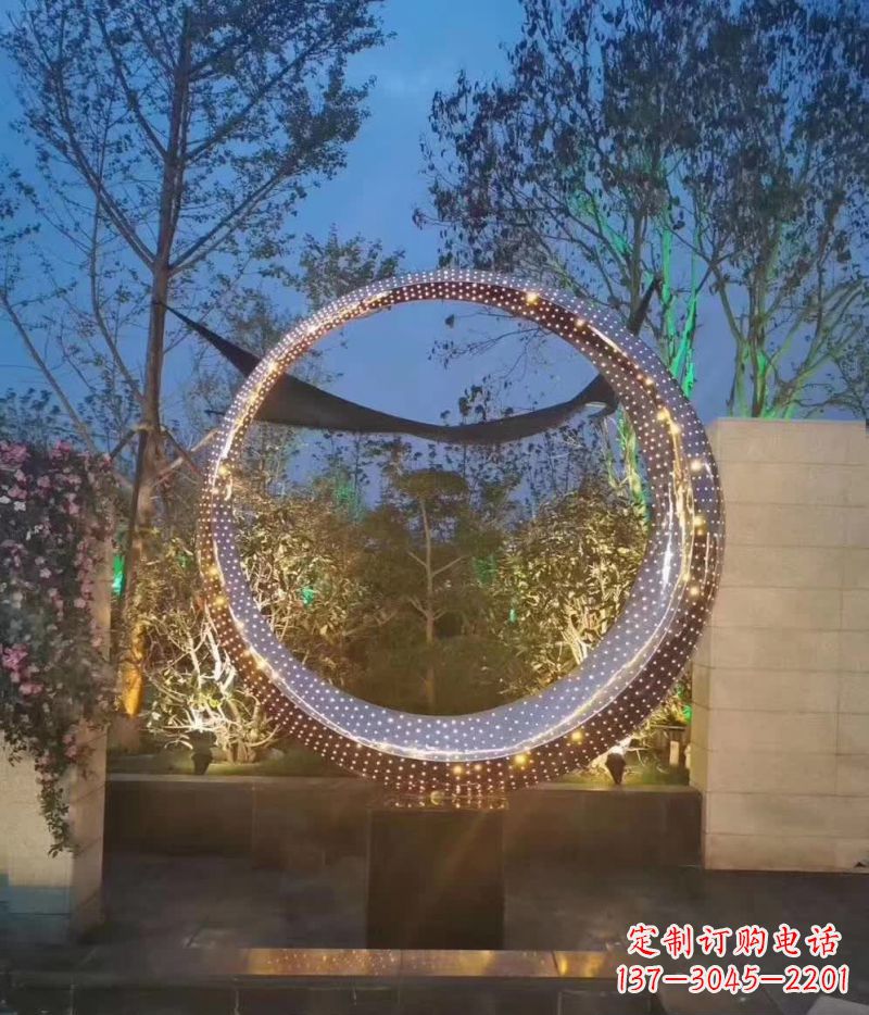 郑州不锈钢圆环雕塑艺术与环境的完美结合