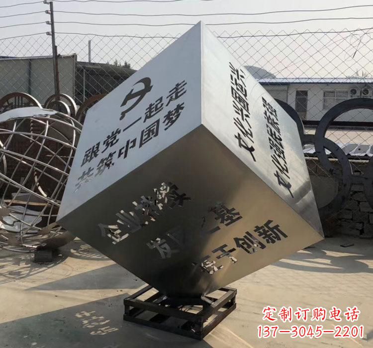 郑州不锈钢灯饰魔方雕塑——精妙艺术