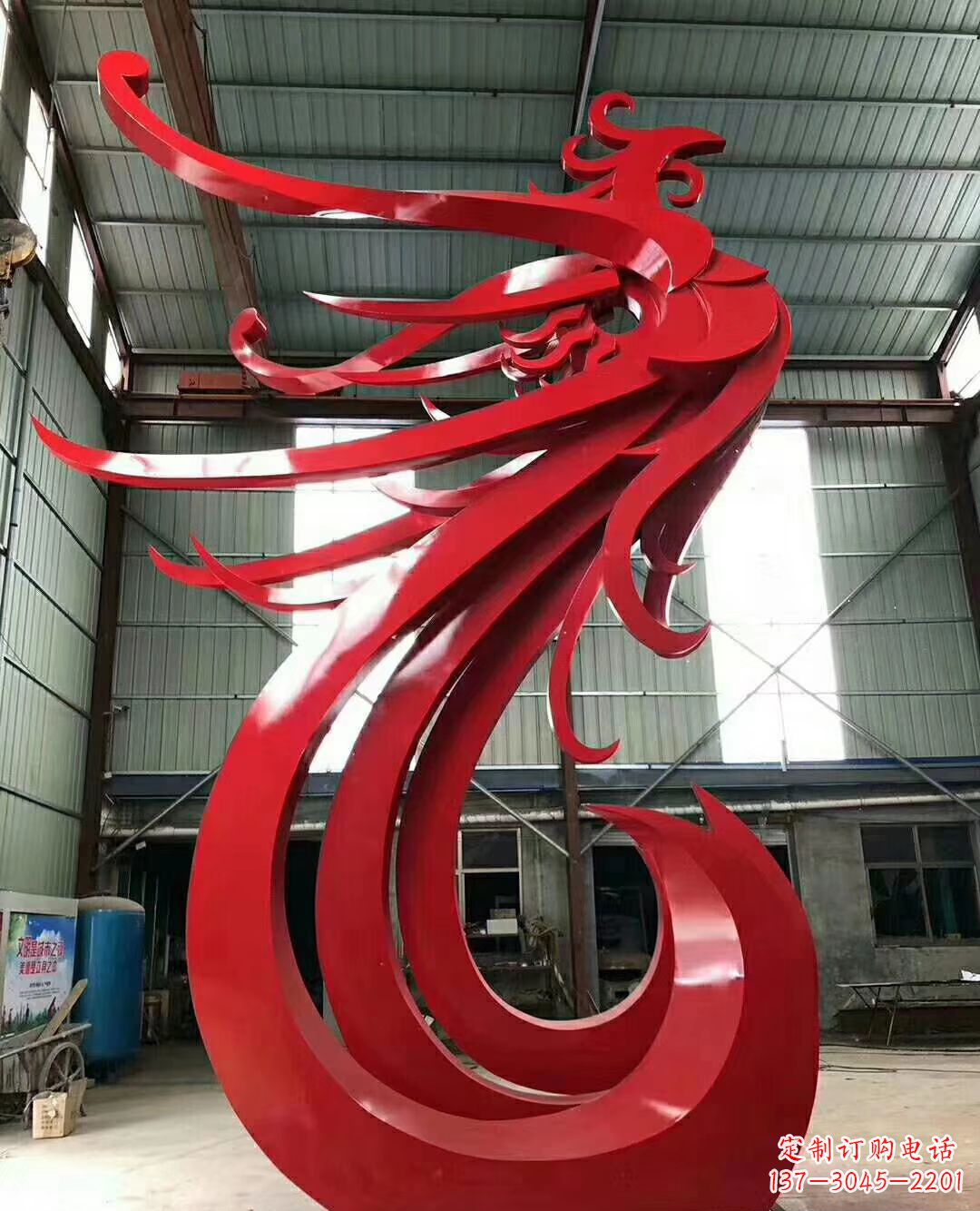 郑州不锈钢凤凰雕塑象征着新生的力量