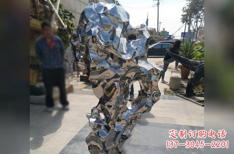 郑州太湖石雕塑——点缀不锈钢公园