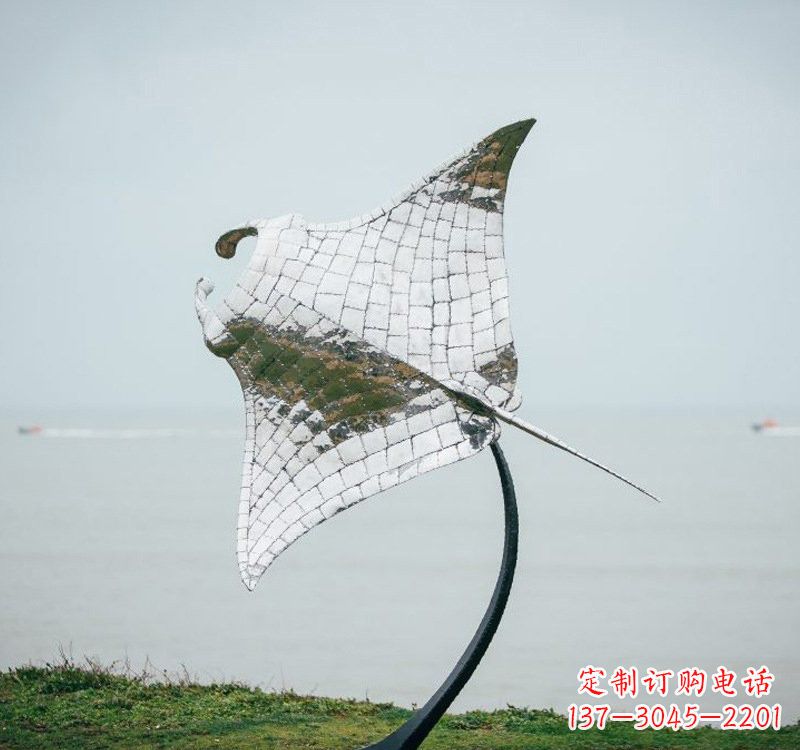 郑州不锈钢海洋动物蝠鲼雕塑艺术与环保的完美结合
