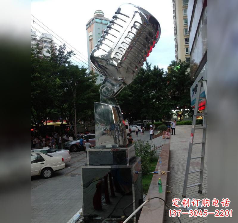 郑州不锈钢话筒雕塑高贵而又精致