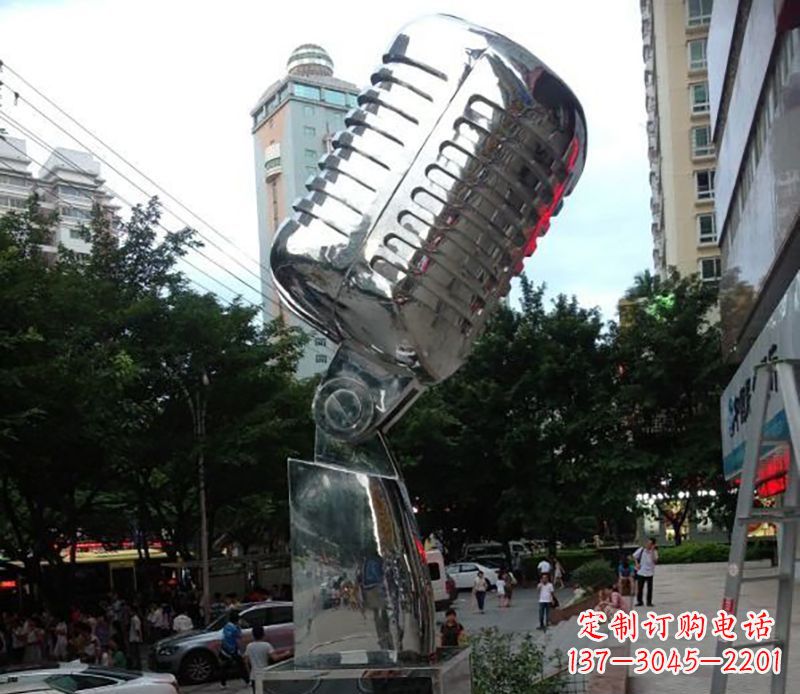 郑州不锈钢话筒雕塑象征传统文化和新时代