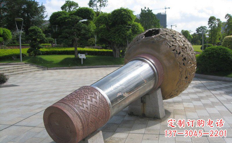 郑州“铸就记忆的不锈钢话筒雕塑”