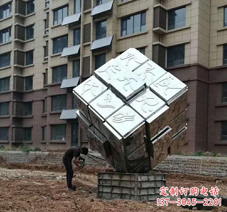郑州不锈钢景观魔方雕塑——现代科技的精妙结合