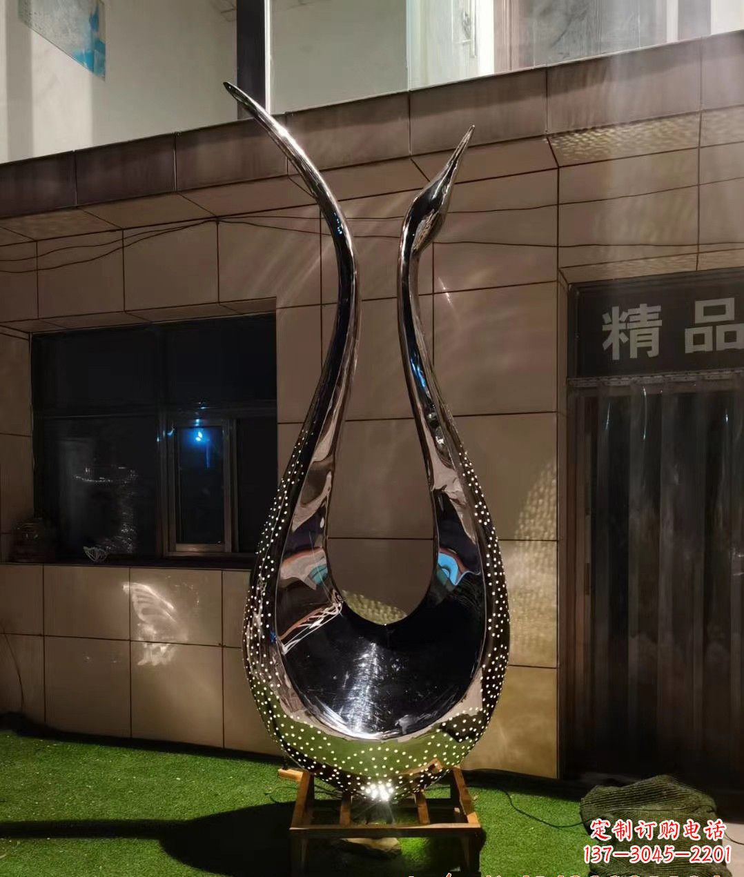 郑州不锈钢镜面天鹅雕塑——象征着美丽与坚强