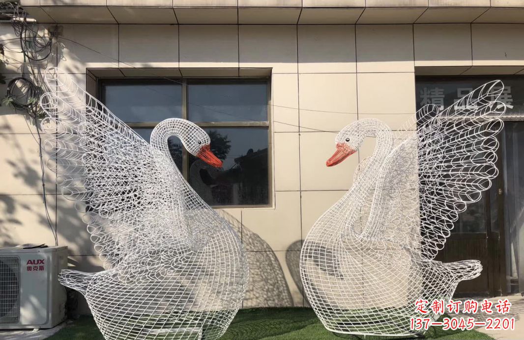 郑州不锈钢镂空天鹅雕塑象征着美丽的永恒