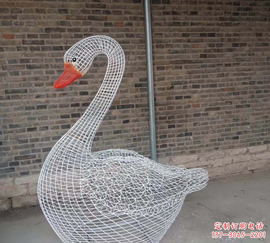 郑州不锈钢镂空天鹅雕塑精美而优雅