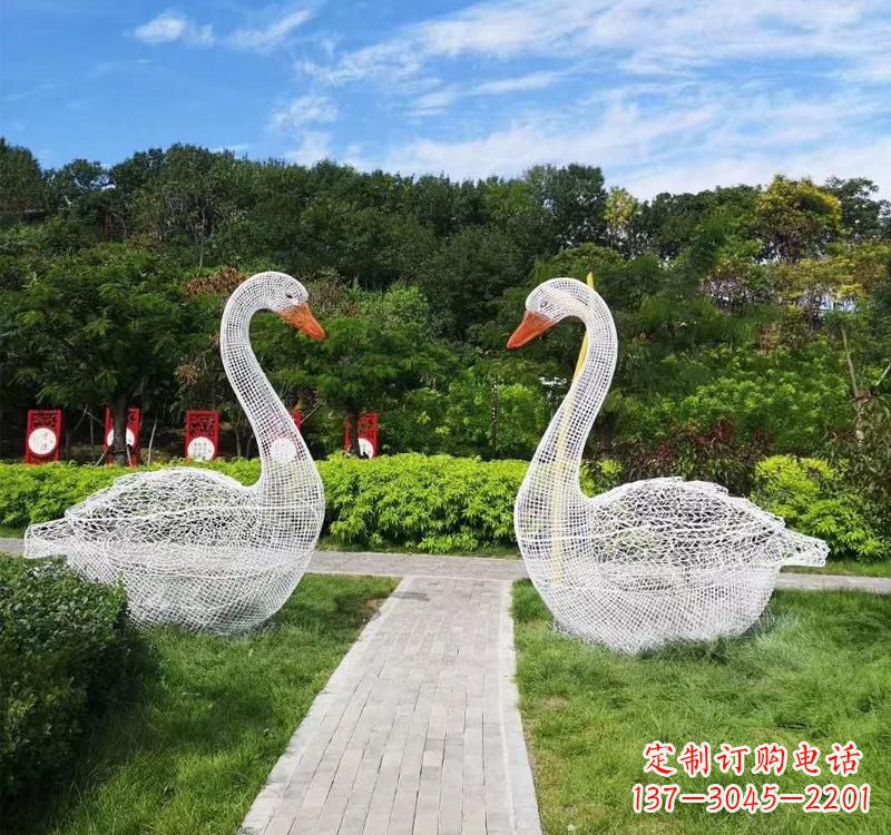 郑州不锈钢天鹅雕塑——象征着爱与和平