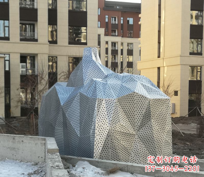 郑州不锈钢小区假山雕塑雕塑点缀小区美景