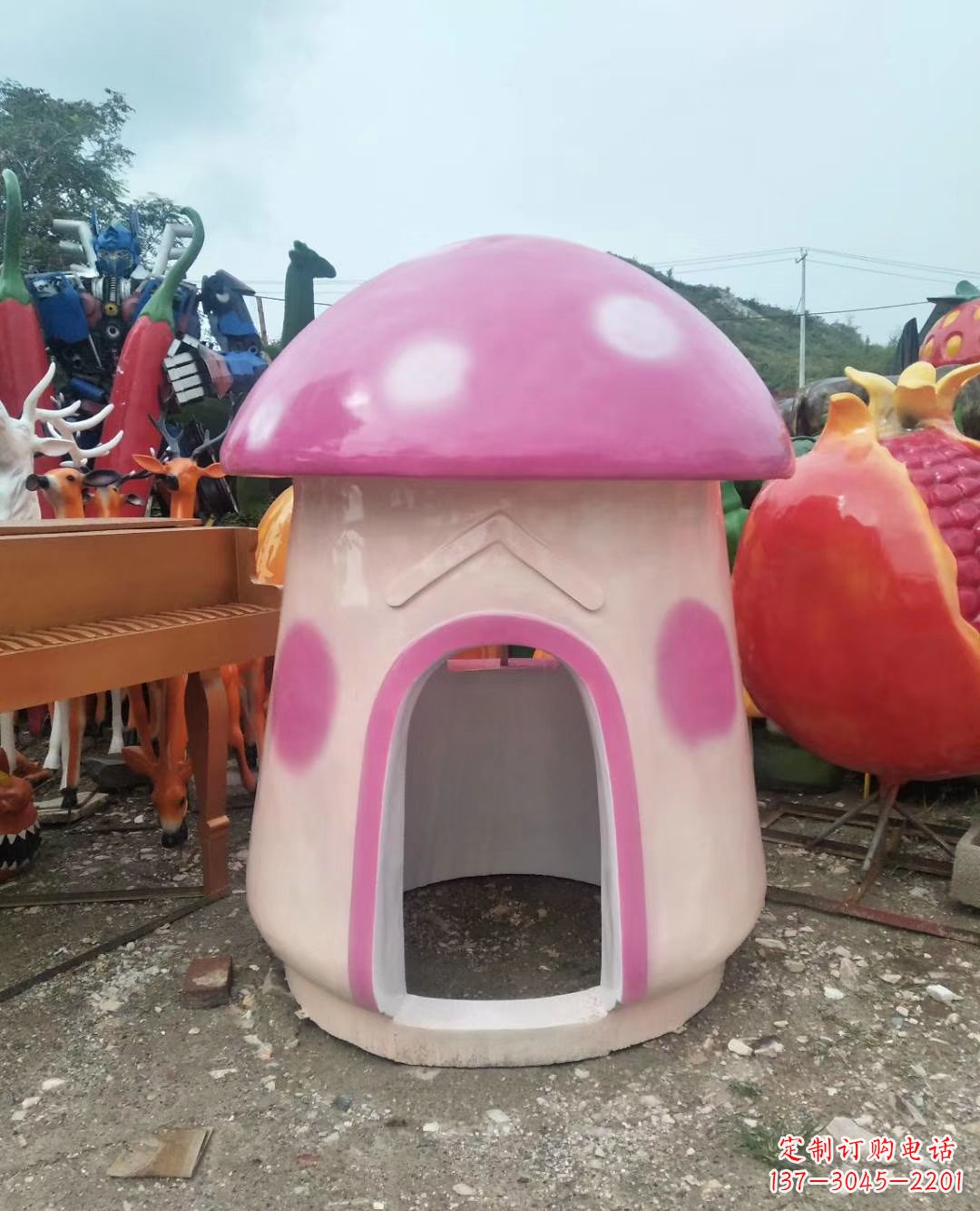 郑州精致彩绘蘑菇屋雕塑