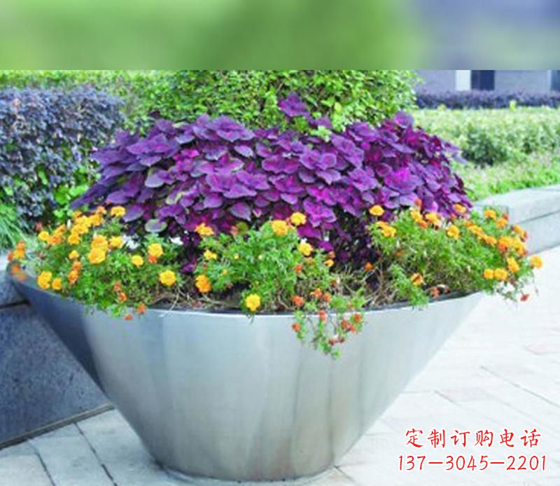 郑州中领雕塑精致无比的花盆雕塑