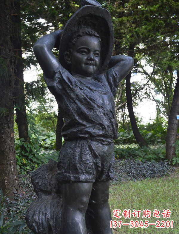 郑州优雅童子·少年戴草帽铜雕