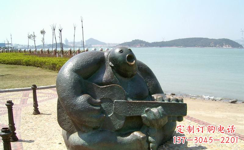 郑州音乐驻足,公园弹吉他铜雕