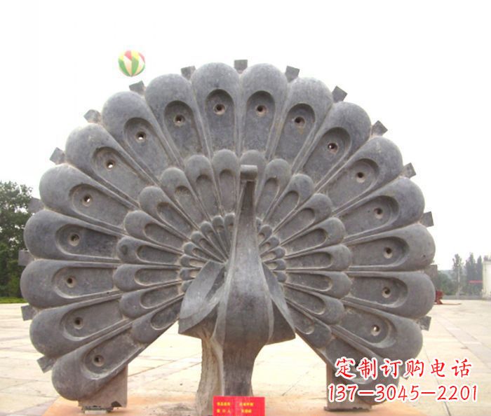 郑州公园动物孔雀开屏石雕