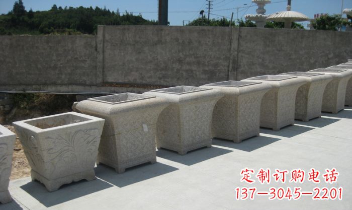 郑州大理石花盆石雕 – 在公园展现精美自然风貌