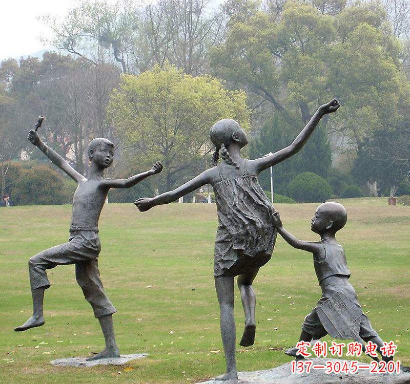 郑州公园人物放风筝的儿童铜雕
