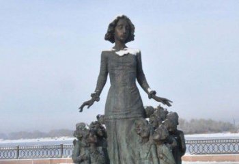 郑州铜雕学生人物欢乐的小学生雕塑