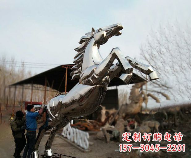郑州广场不锈钢镜面奔马雕塑