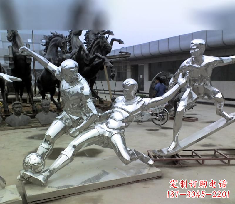 郑州中领雕塑定制的不锈钢足球运动雕塑