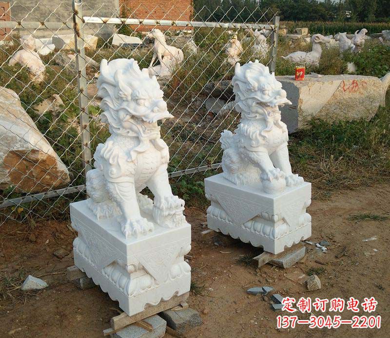 郑州精美雕刻石麒麟,添玉门口踩球景象
