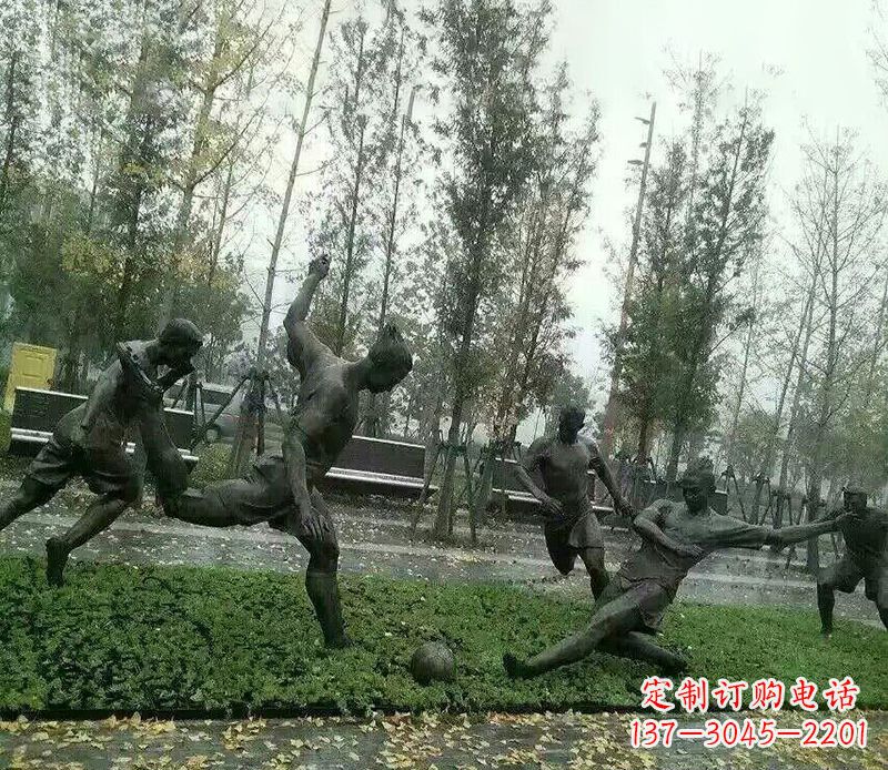 郑州踢足球公园运动人物铜雕
