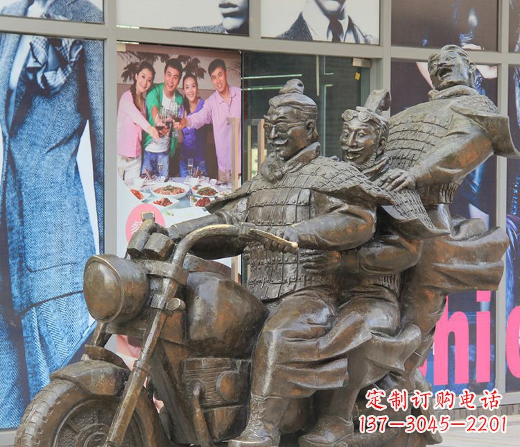 郑州铜雕步行街骑摩托人物雕塑 