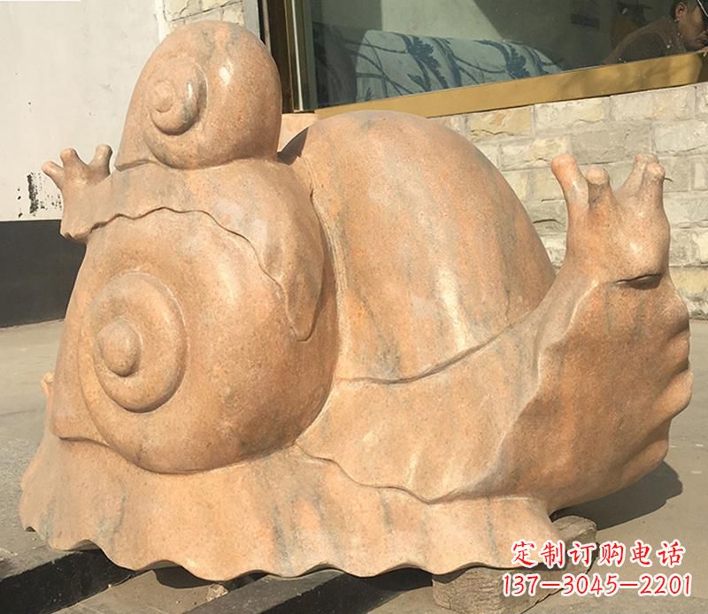 郑州晚霞红大型蜗牛母子雕塑