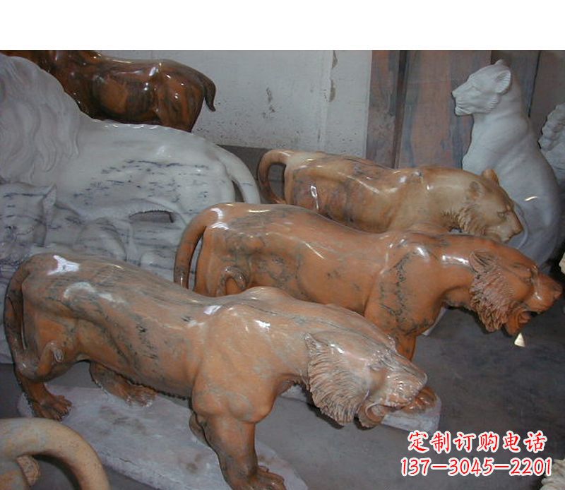 郑州晚霞红动物老虎石雕