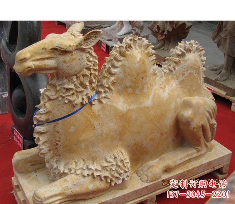郑州晚霞红动物骆驼石雕