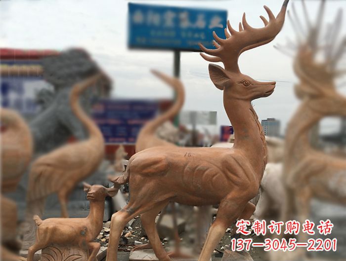 郑州晚霞红动物驯鹿公园石雕