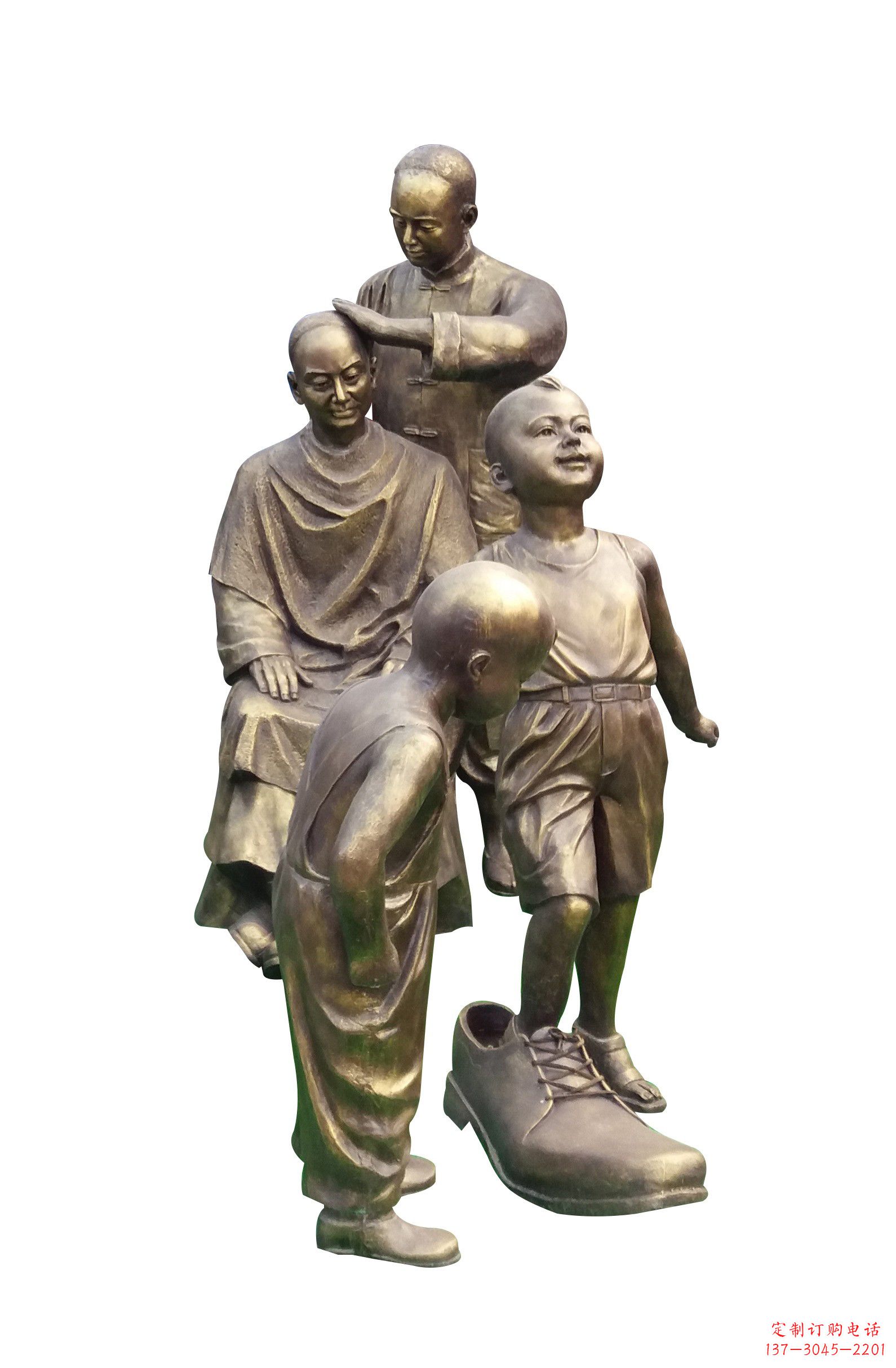 郑州小孩穿大鞋 剃头铜雕像