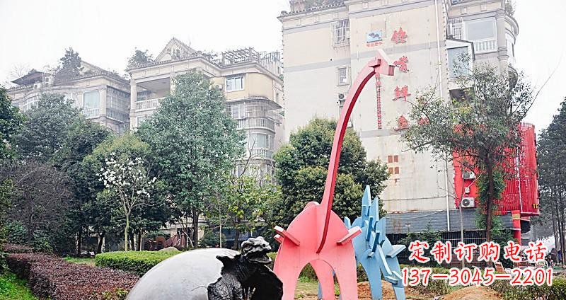 郑州小区破壳而出的小恐龙景观铜雕