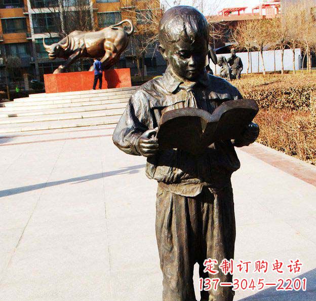 郑州校园看书的小学生人物铜雕