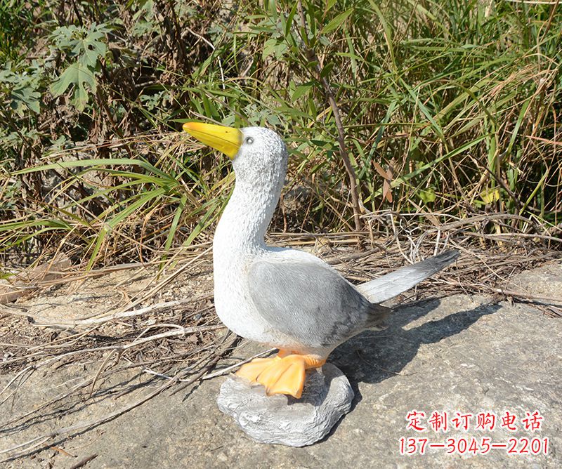 郑州学校雕塑和平鸽