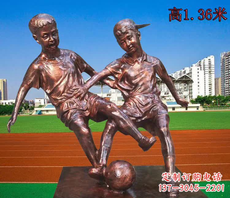 郑州学校铜雕踢足球儿童