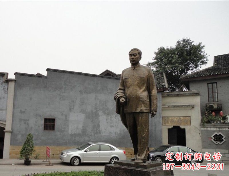 郑州周恩来广场伟人铜雕