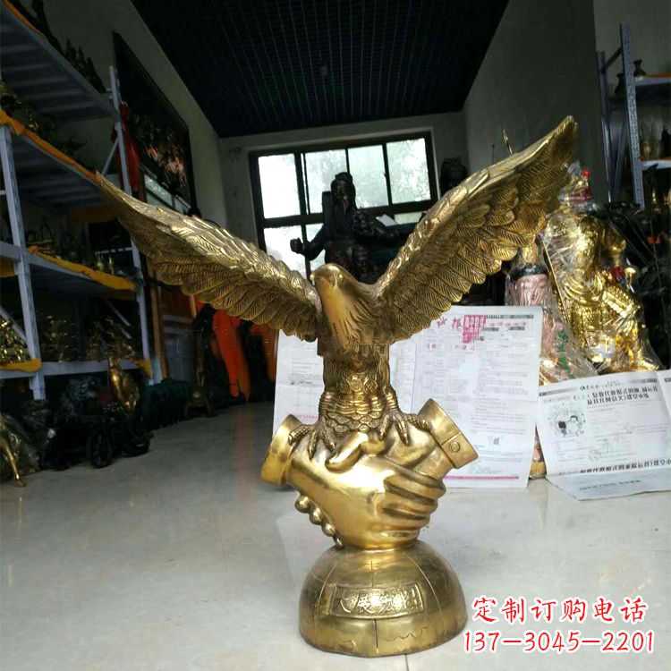 郑州铸铜老鹰雕塑大展宏图