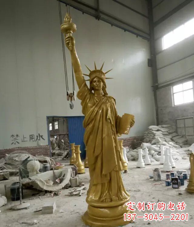 郑州自由女神玻璃钢仿铜人物雕塑