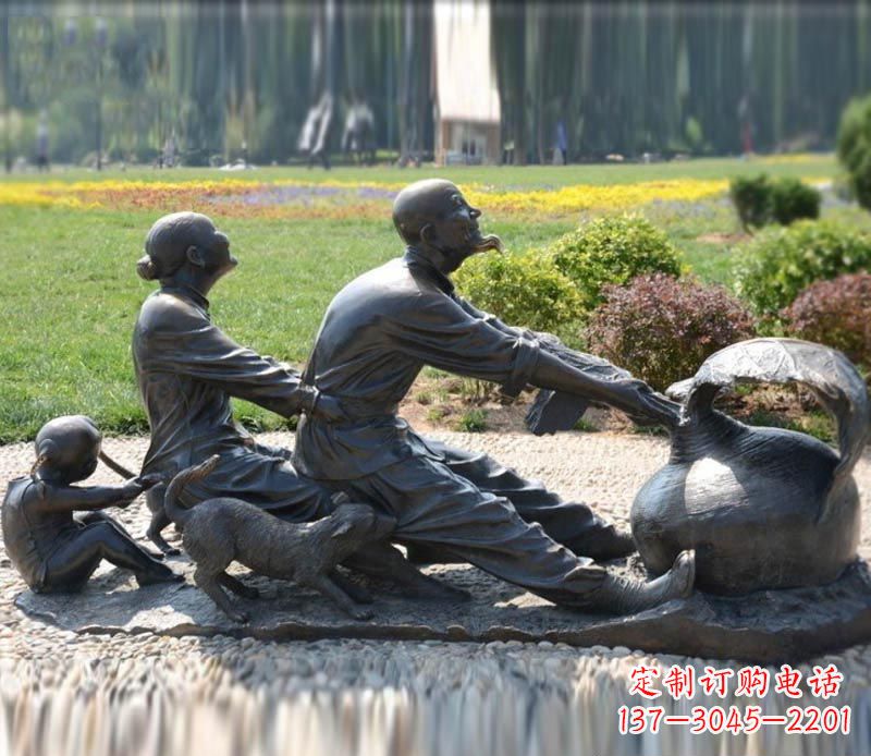 郑州祖孙三人拔萝卜铜雕